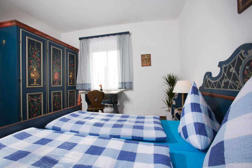 ホテルGasthof Zum Lamm ガルミッシュ・パルテンキルヒェン 部屋 写真