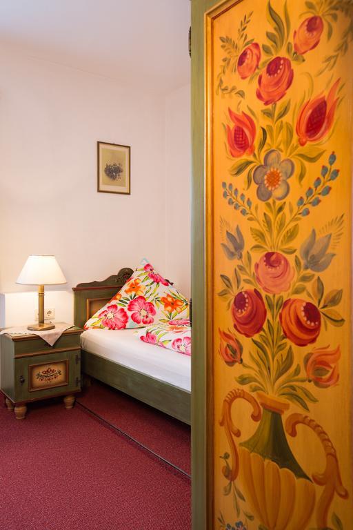 ホテルGasthof Zum Lamm ガルミッシュ・パルテンキルヒェン 部屋 写真